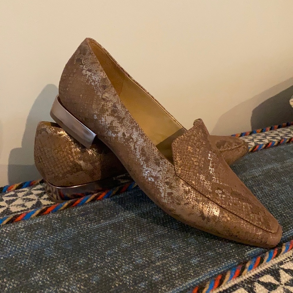 Naturalizer Snakeskin Loafers Size 8.5